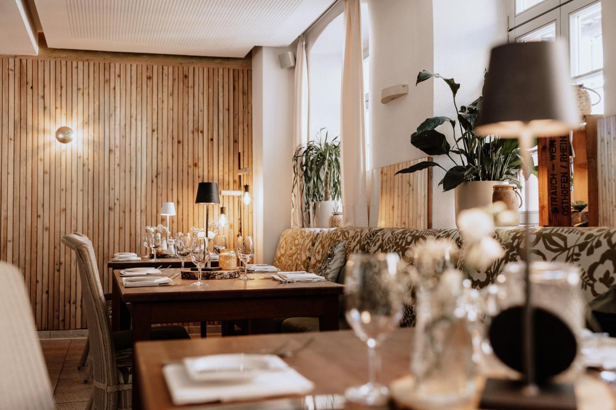 Landhotel Zum Schwanen Mit Restaurant Mona Liza Osthofen Esterno foto